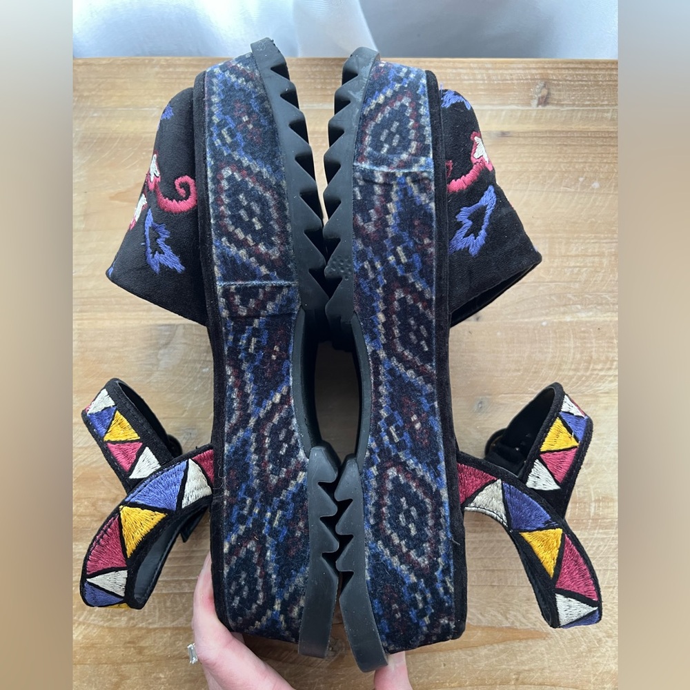 FARM Rio Embroidered Platform Shoe In Black Women’s Size 8 New - Picture 8 of 11